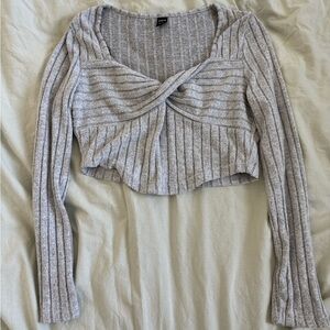 Long sleeve grey sweater top cropped size L